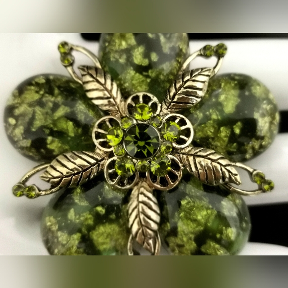 Vintage Joan Rivers Flower Rhinestones Pin Lucite Gold Confetti Flecks Brooch - Picture 2 of 8